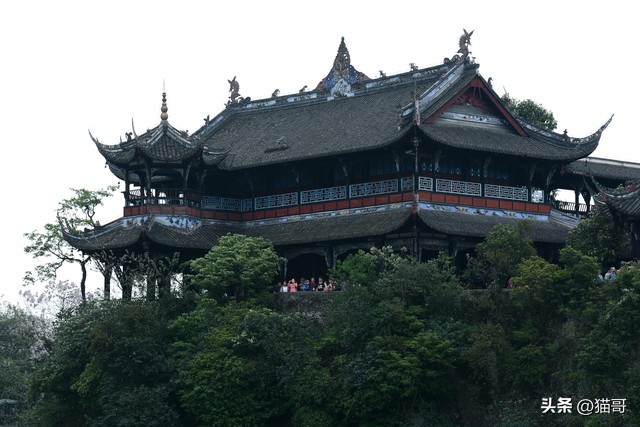 都江堰是谁主持修建的（都江堰是哪个朝代建的）