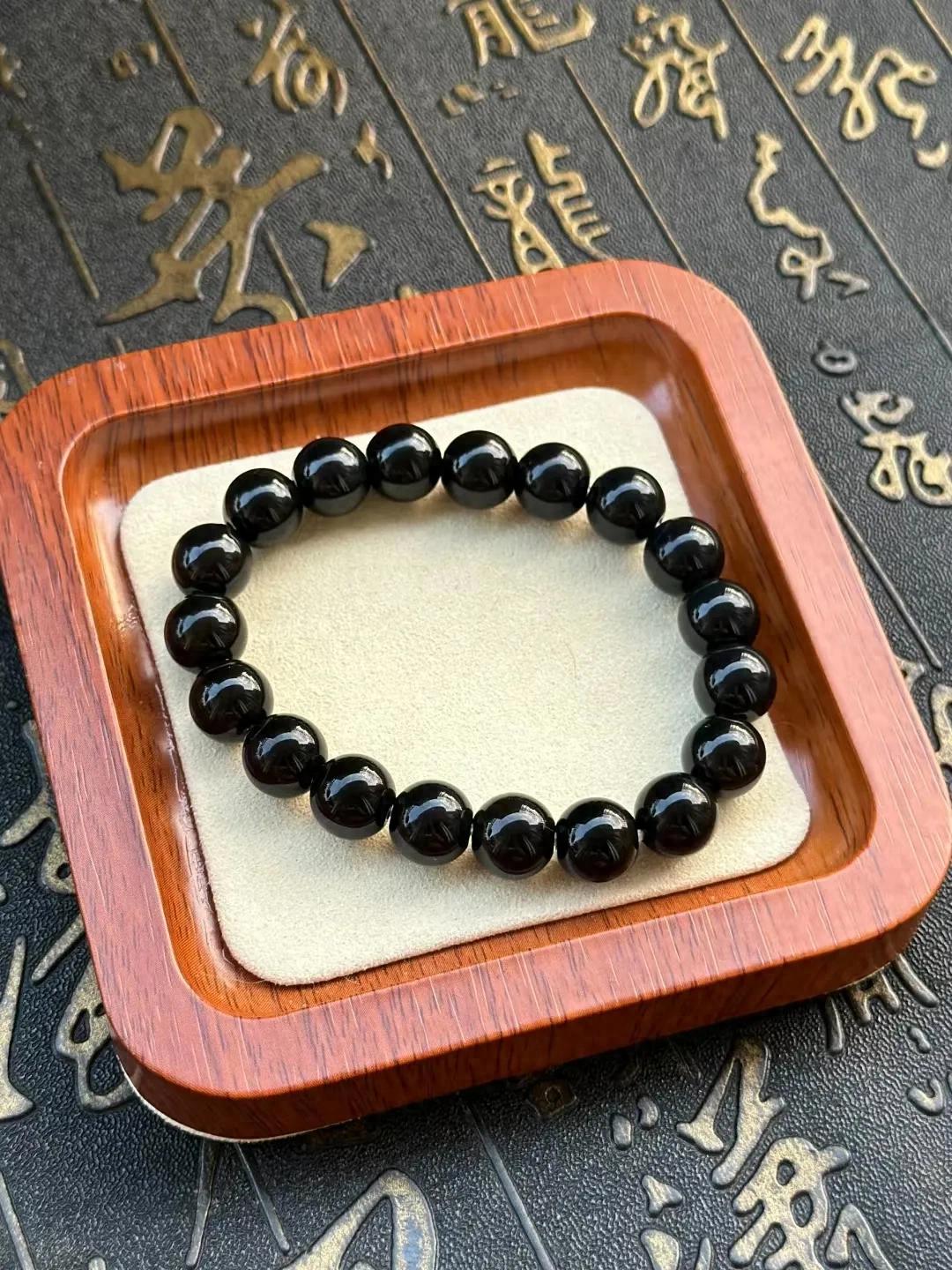 金运石手串的功效和作用（金运石最旺什么属相）